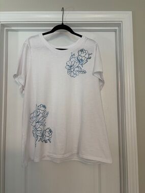 White Floral Short-Sleeve Tee with Blue Line Art